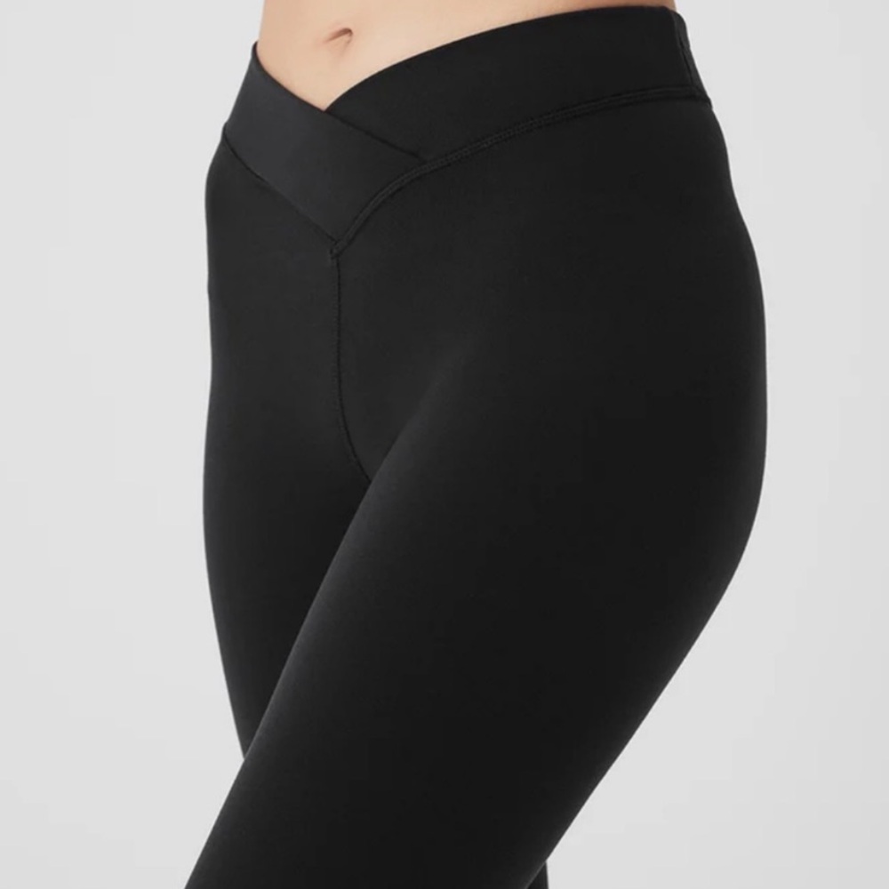 ALO YogaAirbrush V- Cut Define Black Capri Leggings/Tights, S, flattering NWT